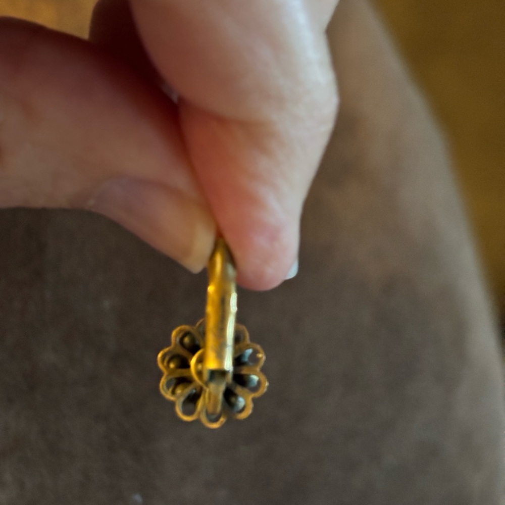 Vintage Gold Floral Crystal Earrings - Picture 5 of 6
